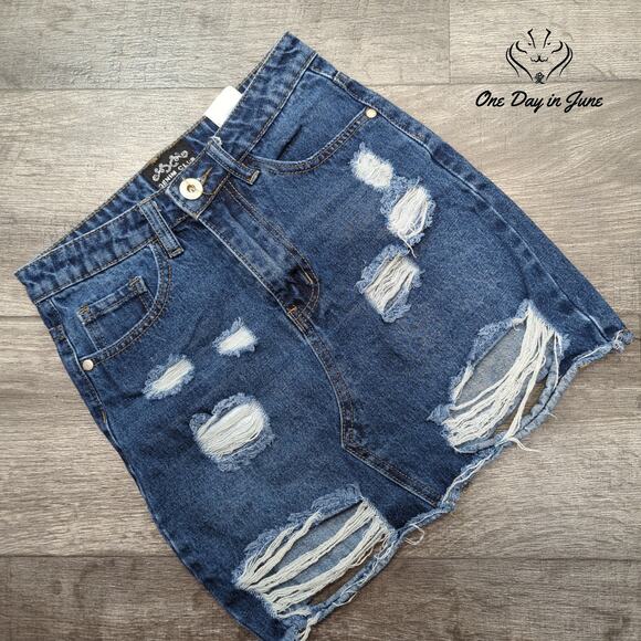 Denim Club Distressed Mini Skirt Size 6 - Picture 1 of 5